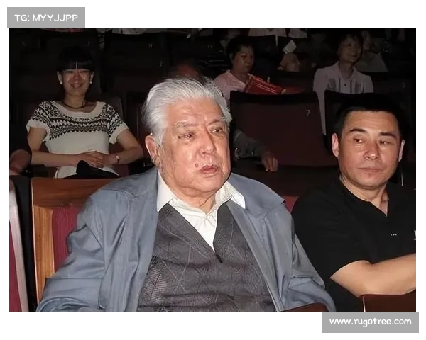 李默然:从银幕到家庭,妻子是音乐指挥家,大儿子继承演艺事业 李默然:从银幕到家庭,妻子是音乐指挥家,大儿子继承演艺事业